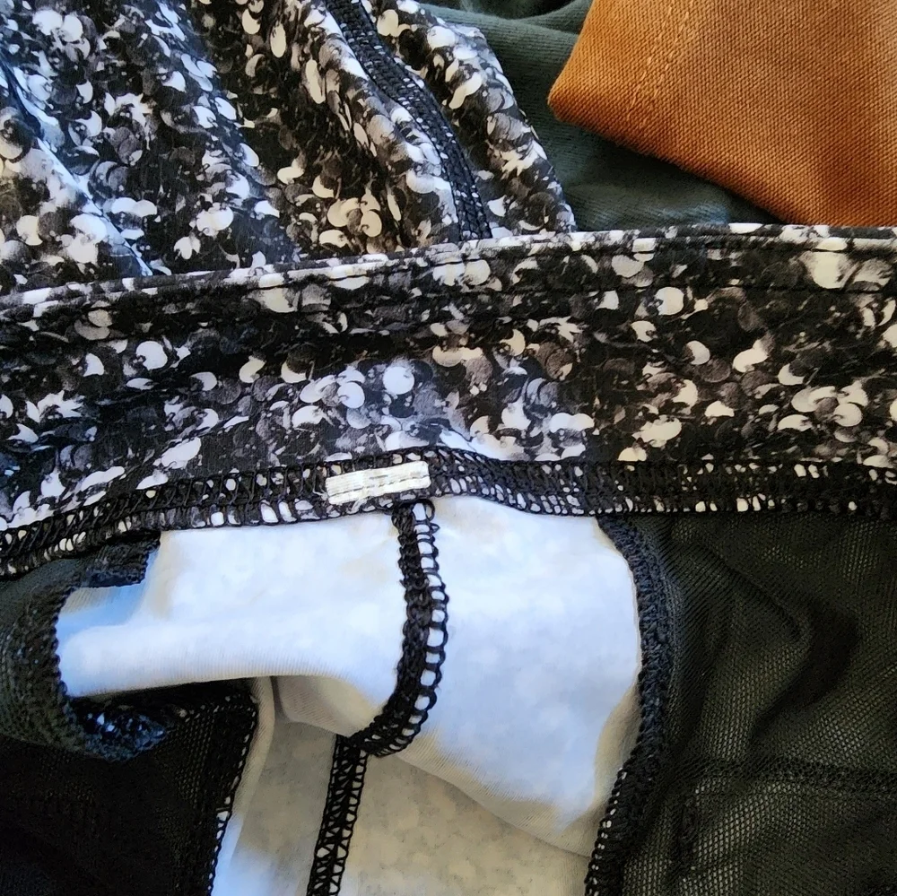 Lululemon Jet crop shimmy simmer  joggers size Small